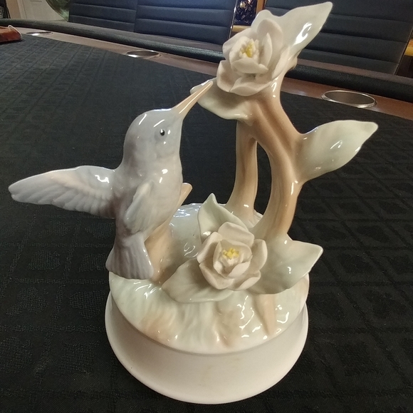 Otagiri Musical Hummingbird w 2 White flowers - Picture 1 of 3